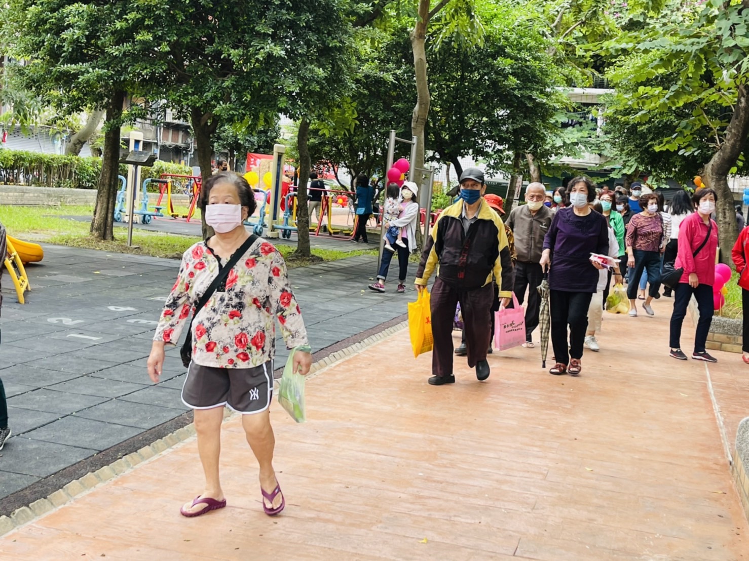 打造平坦舒適無礙的健走園區。