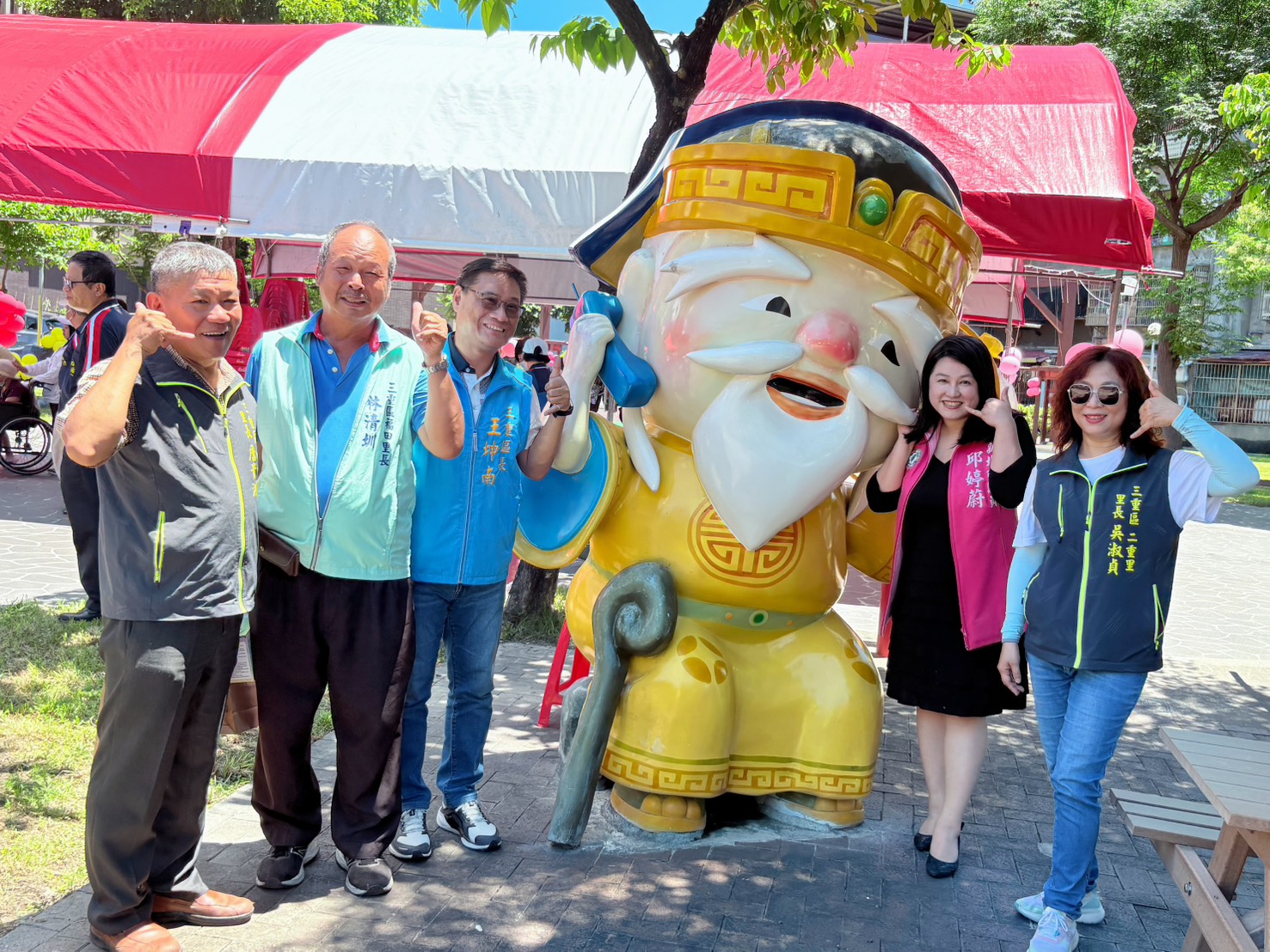 有著Q版土地公加持的同仁公園，近期全面換新地坪及遊戲場地墊，歡迎市民朋友前來遊憩。