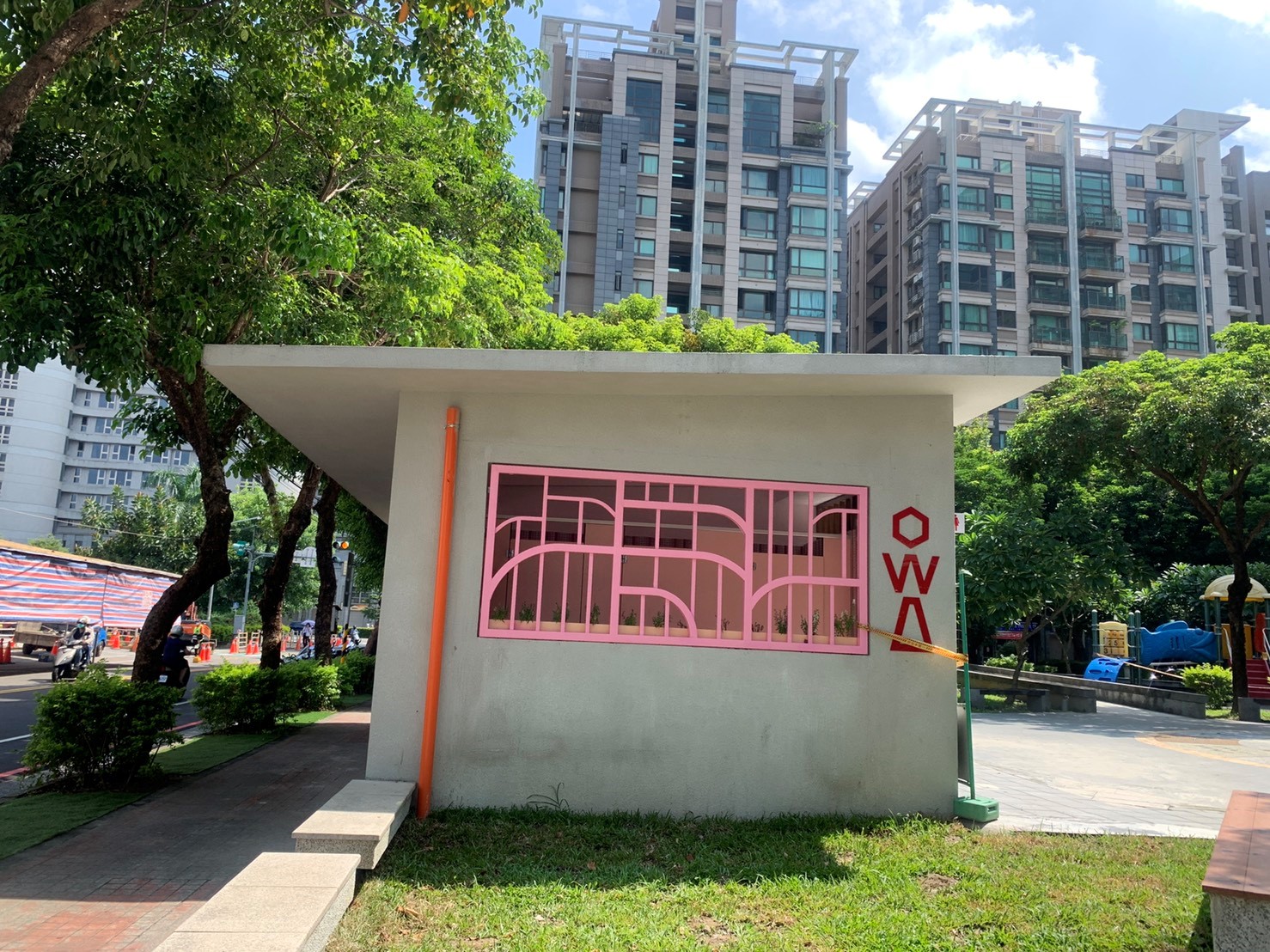 進安公廁採開大窗設計，增加通風及採光，並提升安全性.jpg