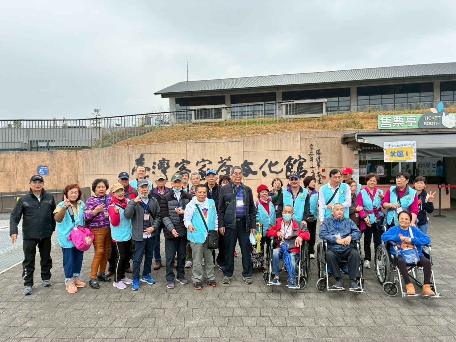 三重區公所與先嗇宮結合慈暉志工及各界贊助單位共同舉辦「115 年度獨居長者歲末關懷活動」。