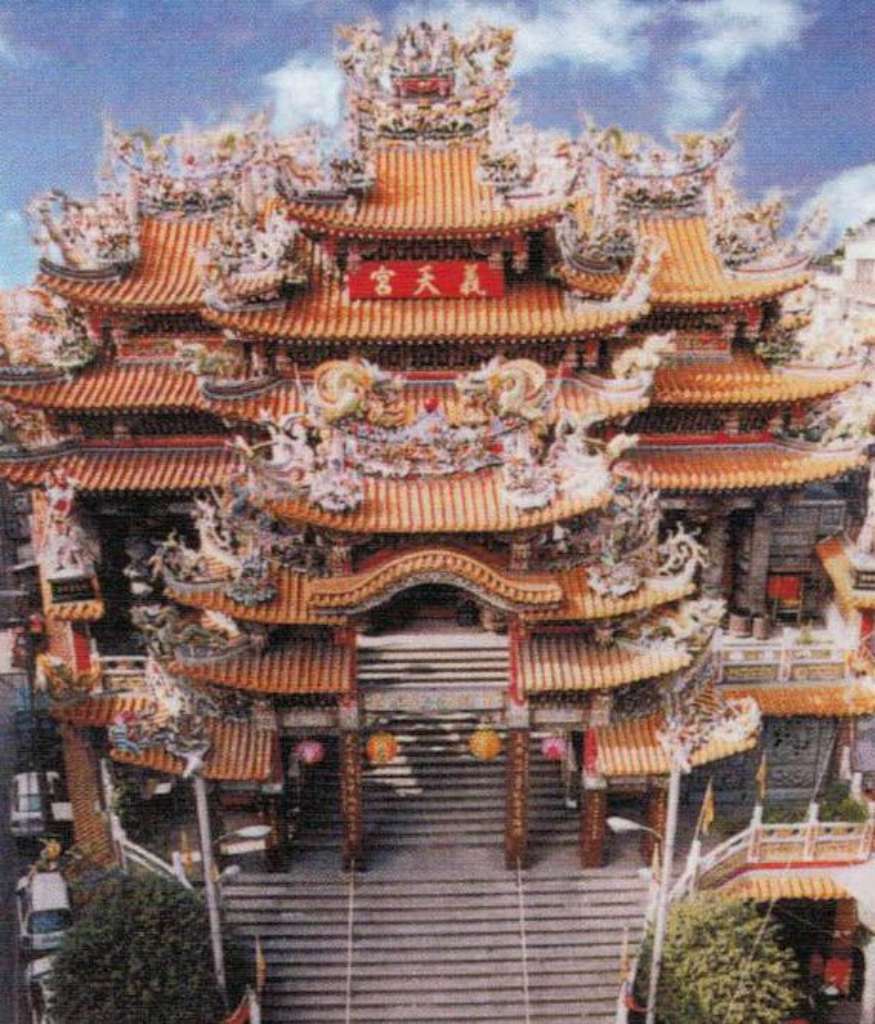 義天宮位於 車路頭街,是三重中區最大的廟宇,富麗堂煌